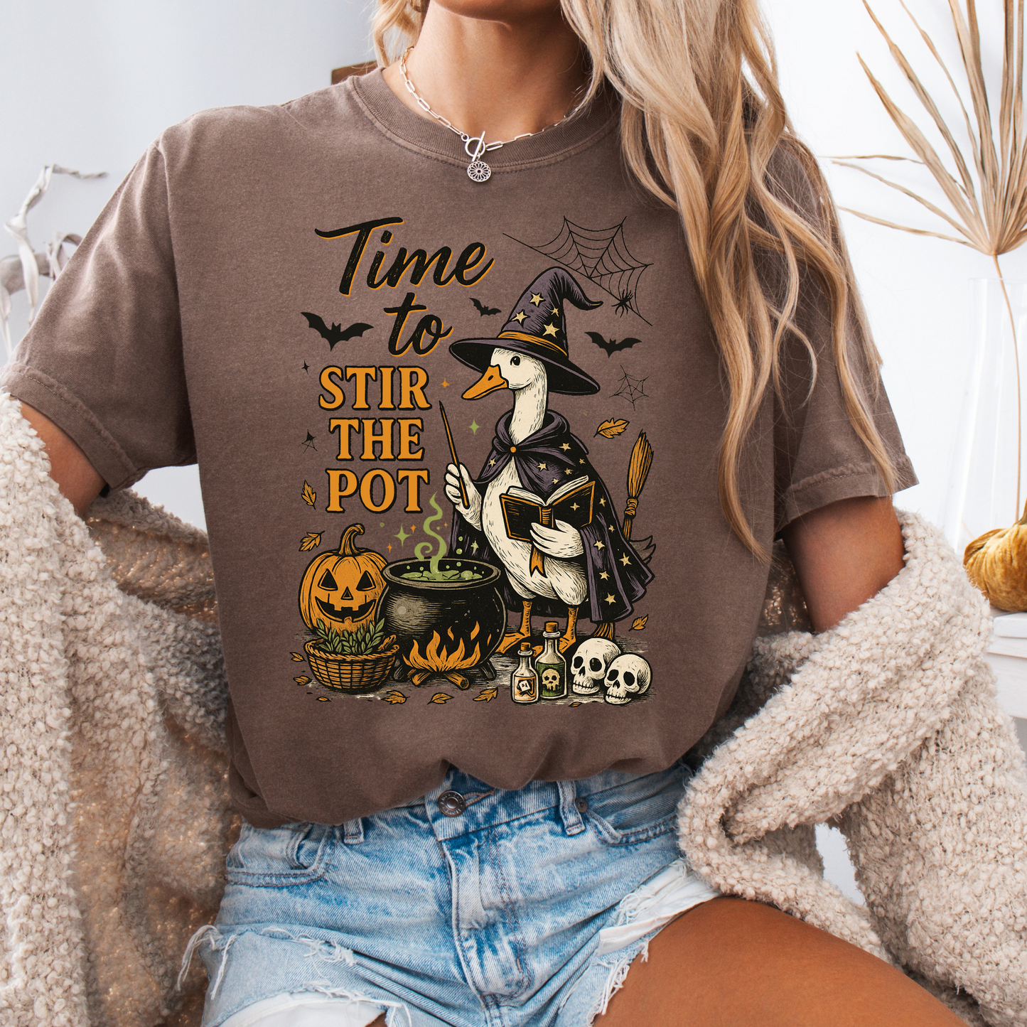 Time to stir the Pot Funny Goose Halloween T-shirt