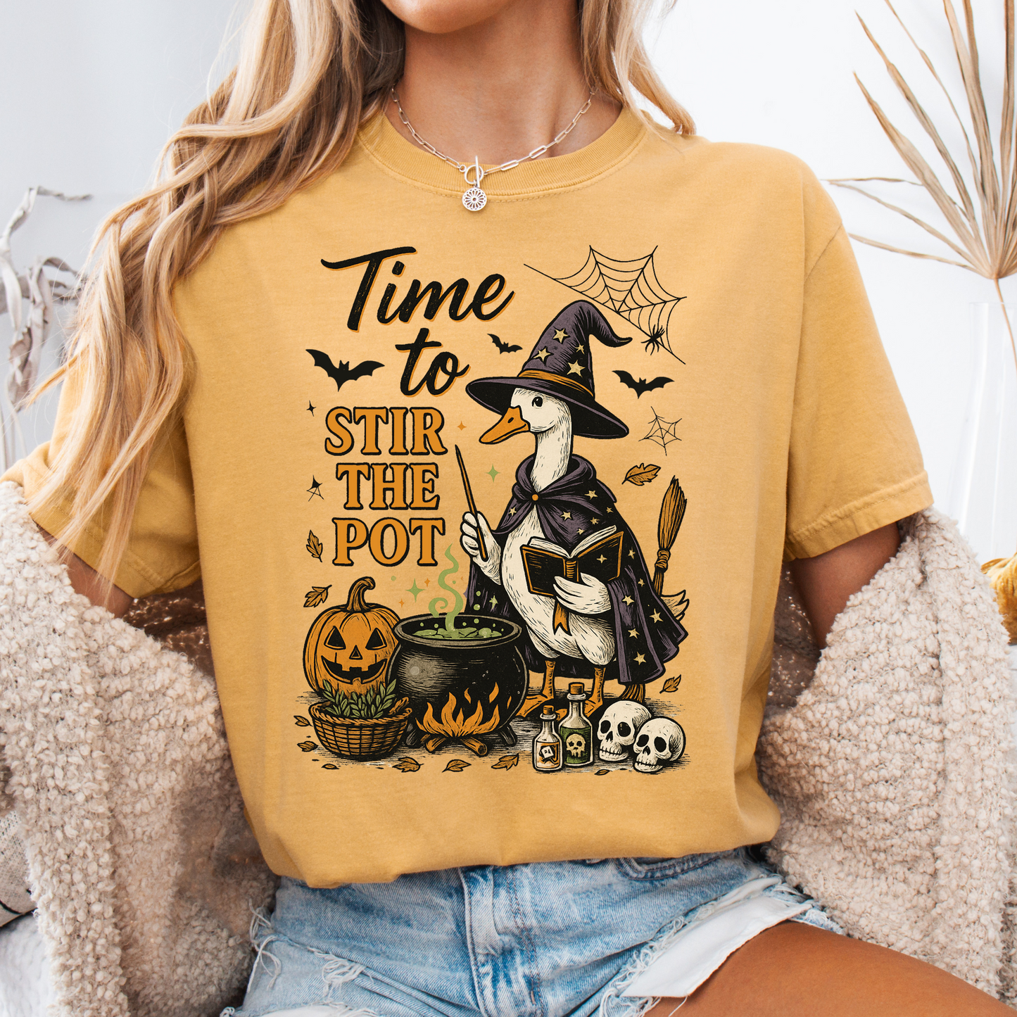 Time to stir the Pot Funny Goose Halloween T-shirt